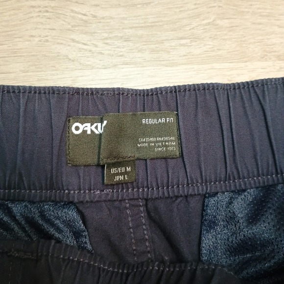Oakley Mens Roam Commuter Chino Style Shorts Buckle Waist Blue Navy Size Medium - Picture 3 of 11